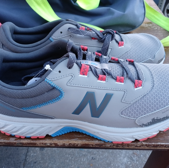 New balance sneakers - Picture 2 of 5